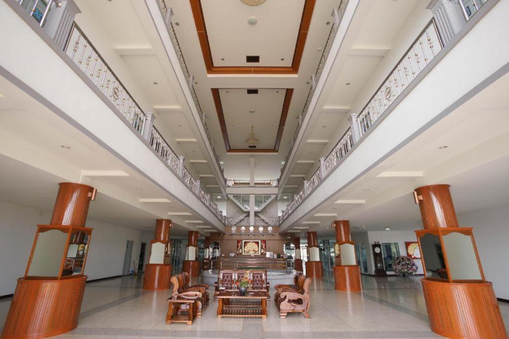 Oyo 75394 Sakthong Grand Hotel Csiangkhong Kültér fotó