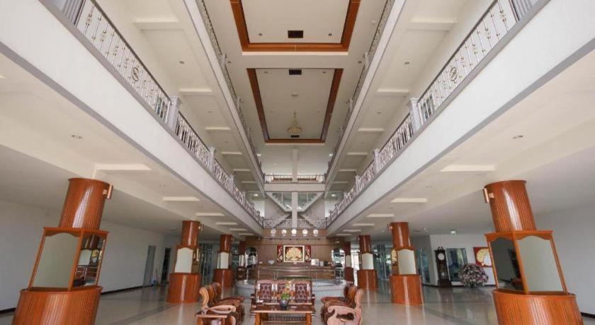 Oyo 75394 Sakthong Grand Hotel Csiangkhong Kültér fotó